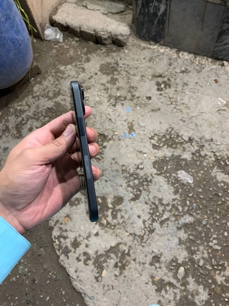 Apple iPhone 15 5