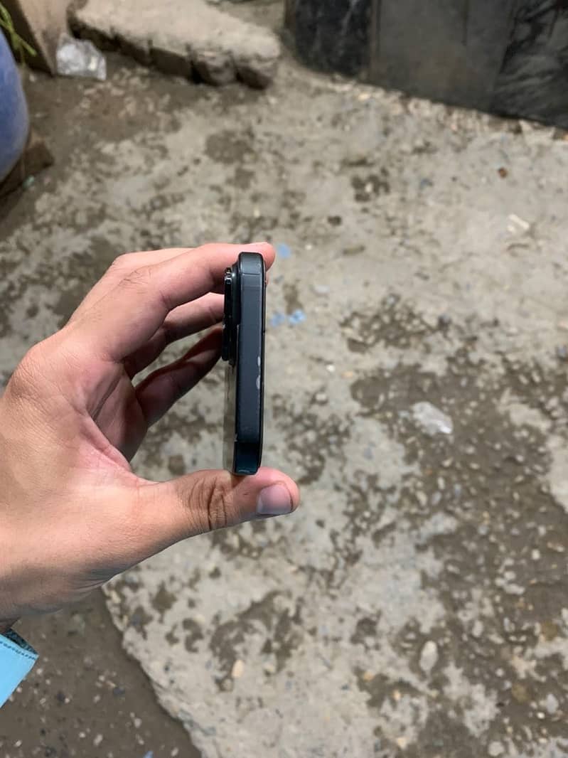 Apple iPhone 15 11