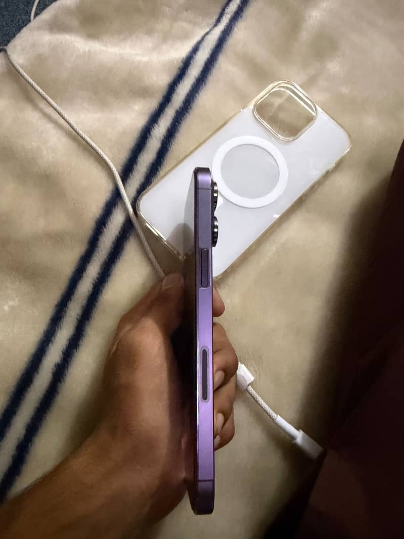 Apple iPhone 14 Pro Max 1