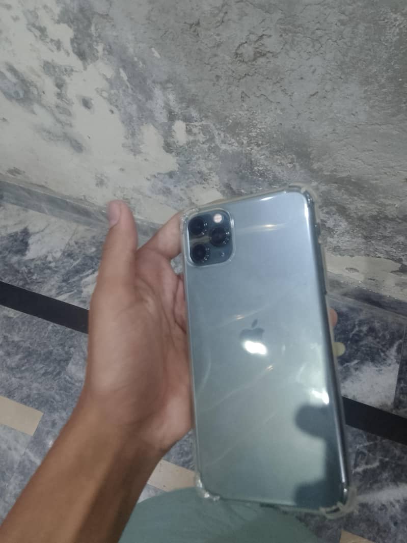 Apple iPhone 11 Pro Max 4