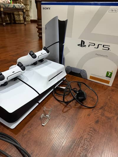PS5 Slim 1TB UK Variant  Like New!