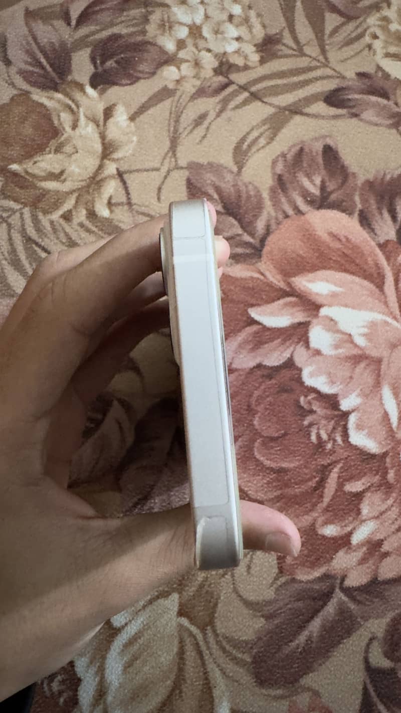 Apple iPhone 13 5