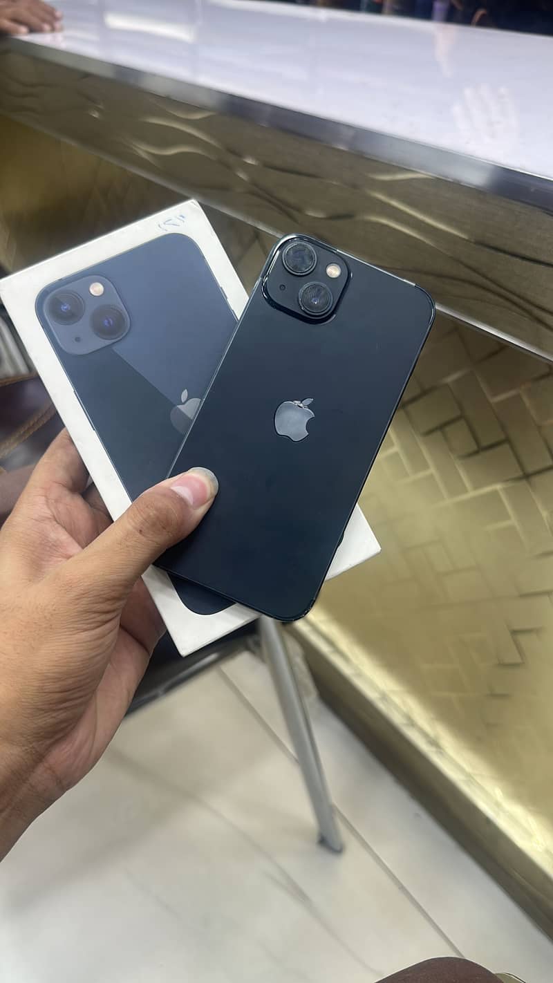 Apple iPhone 13 0