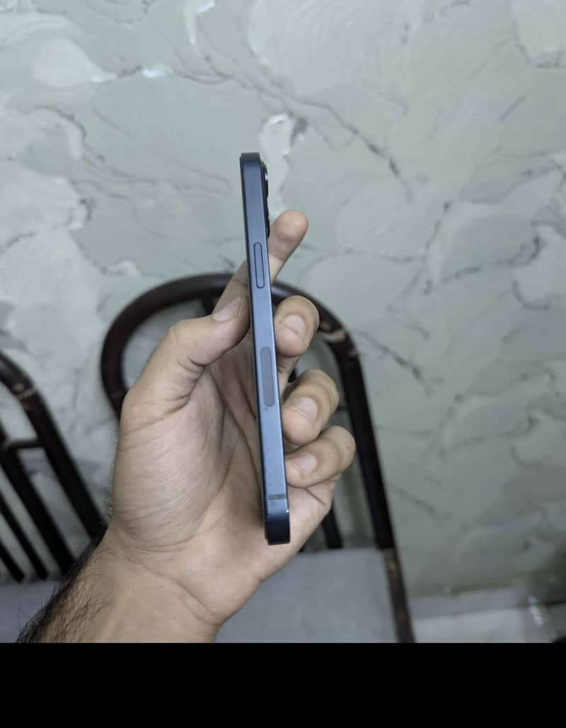 Apple iPhone 13 2