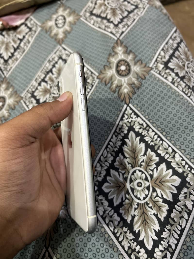 Apple iPhone 11 6