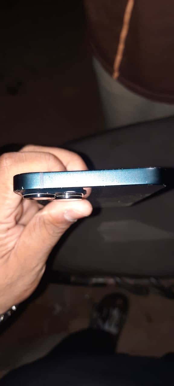 Apple iPhone 13 6