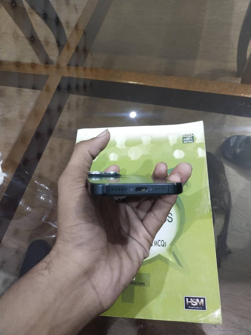 Apple iPhone 15 Pro 4