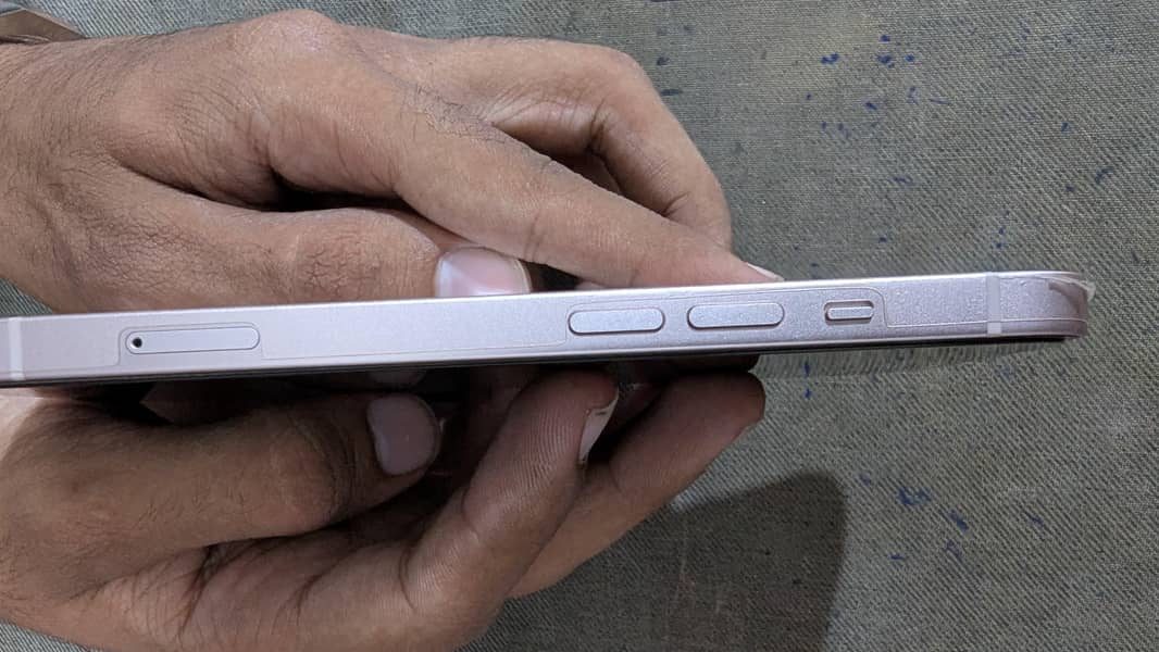 Apple iPhone 13 4
