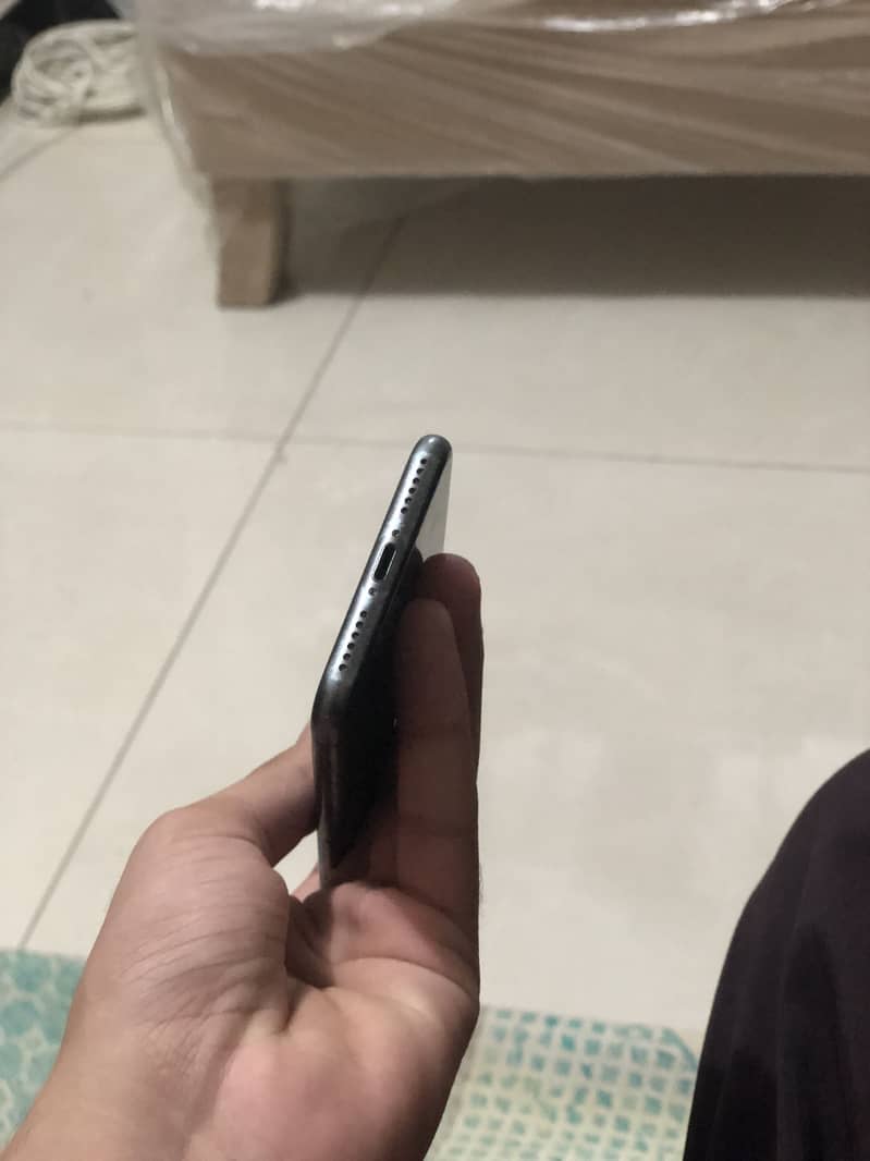 Apple iPhone 8 1