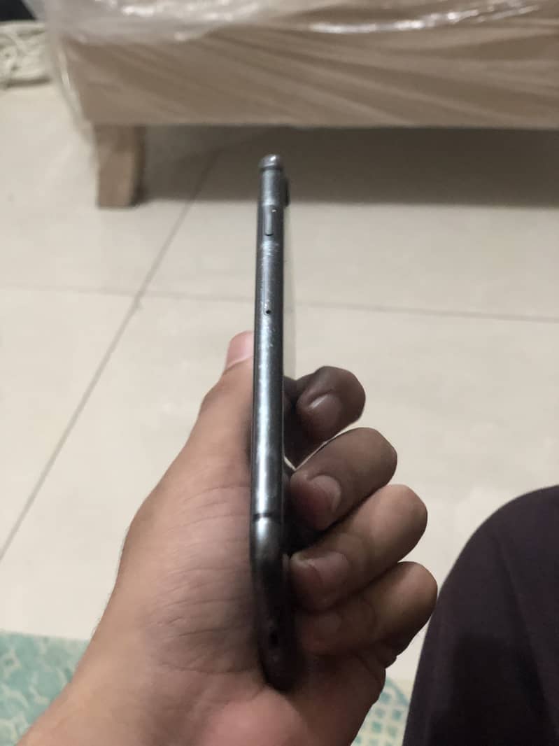 Apple iPhone 8 4
