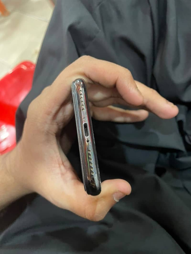 Apple iPhone X 3
