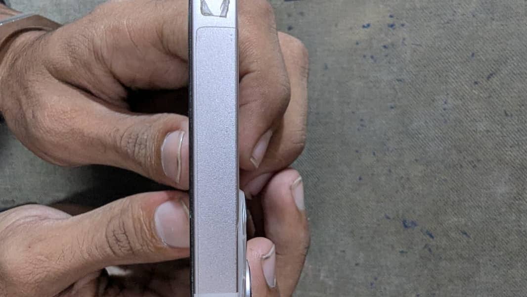 Apple iPhone 13 5