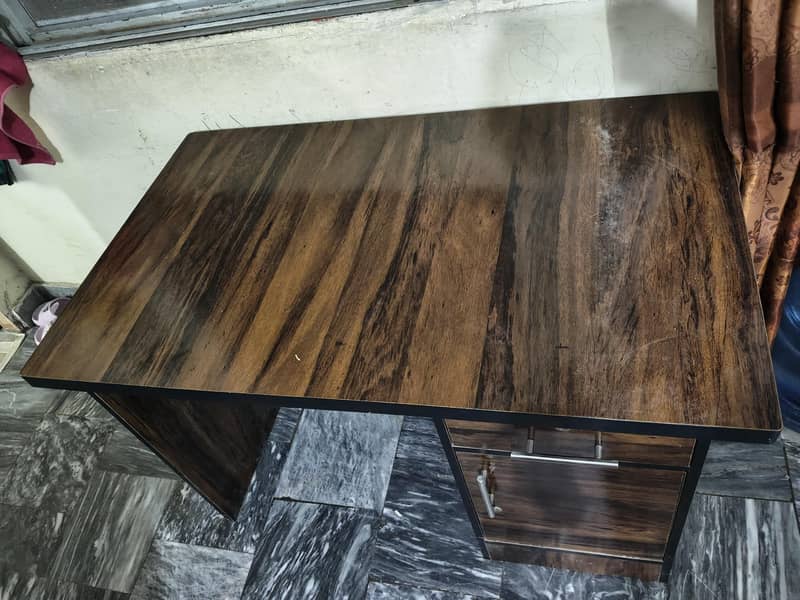 Office Table New Condition 1