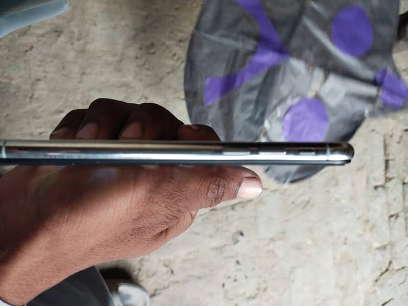 Apple iPhone X 3