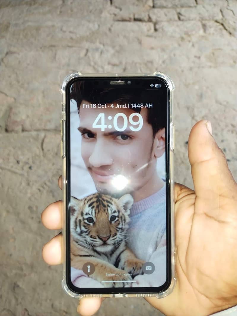 Apple iPhone X 4