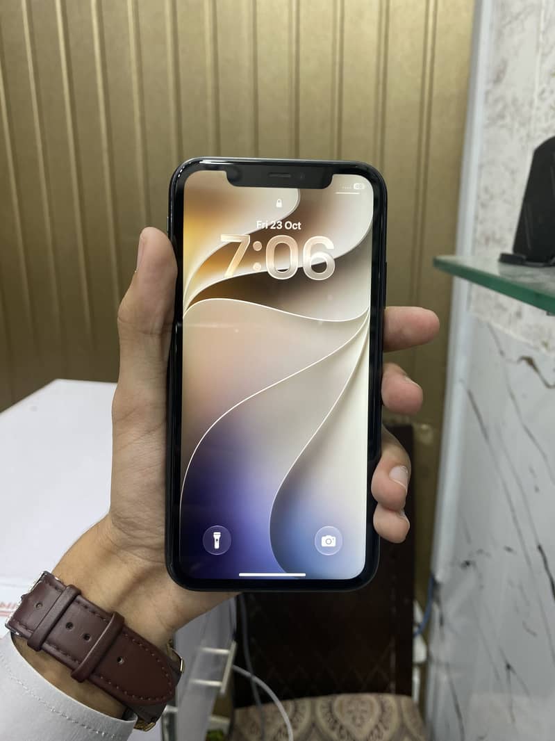 Apple iPhone 11 3