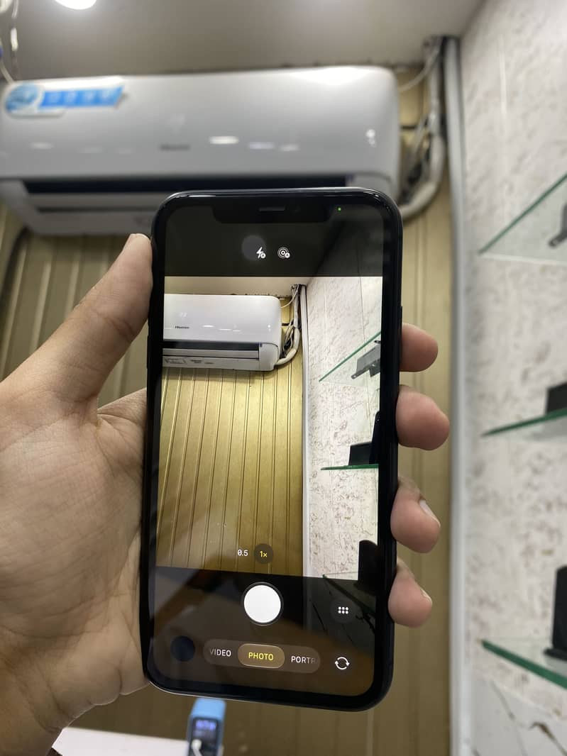 Apple iPhone 11 4