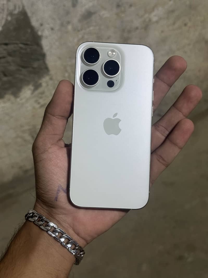 iPhone 15 Pro White Titanium 0