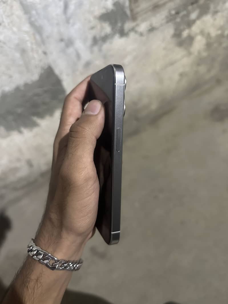 iPhone 15 Pro White Titanium 2