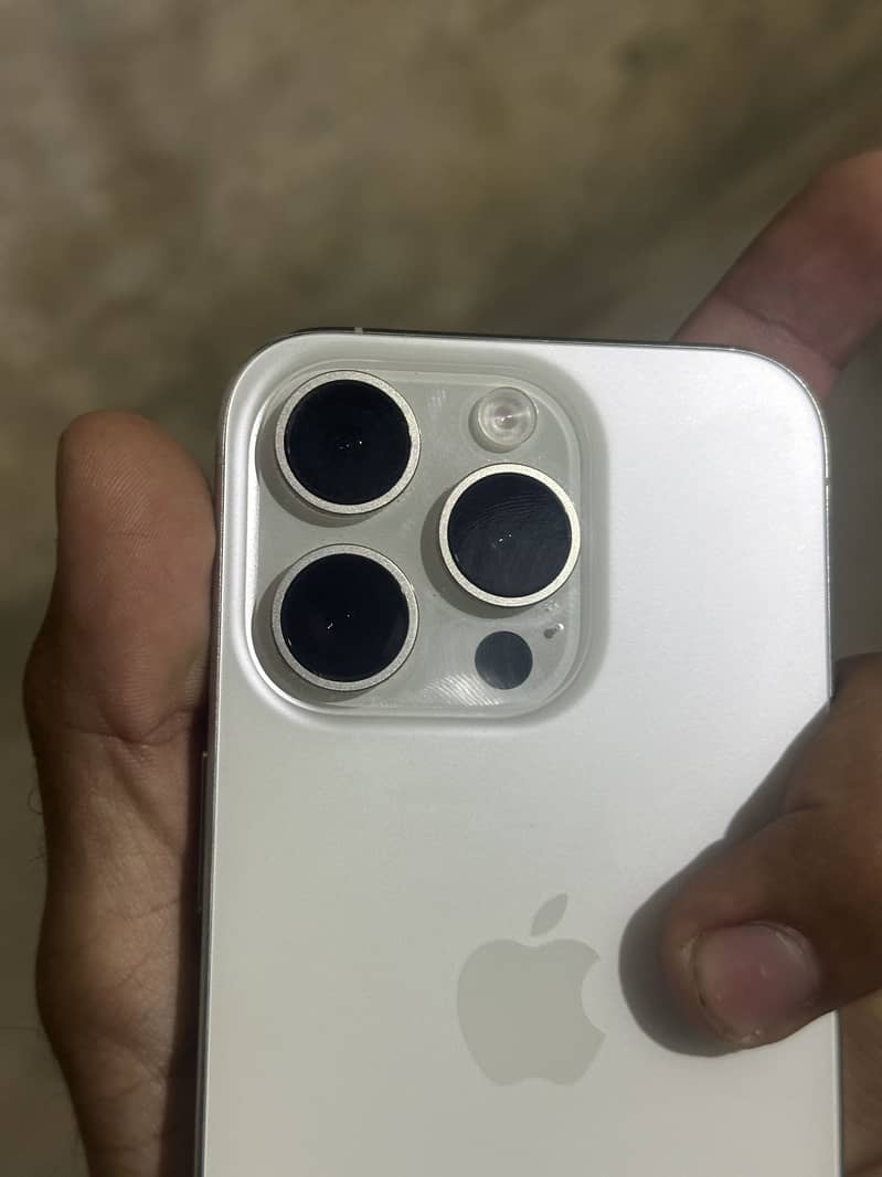 iPhone 15 Pro White Titanium 3