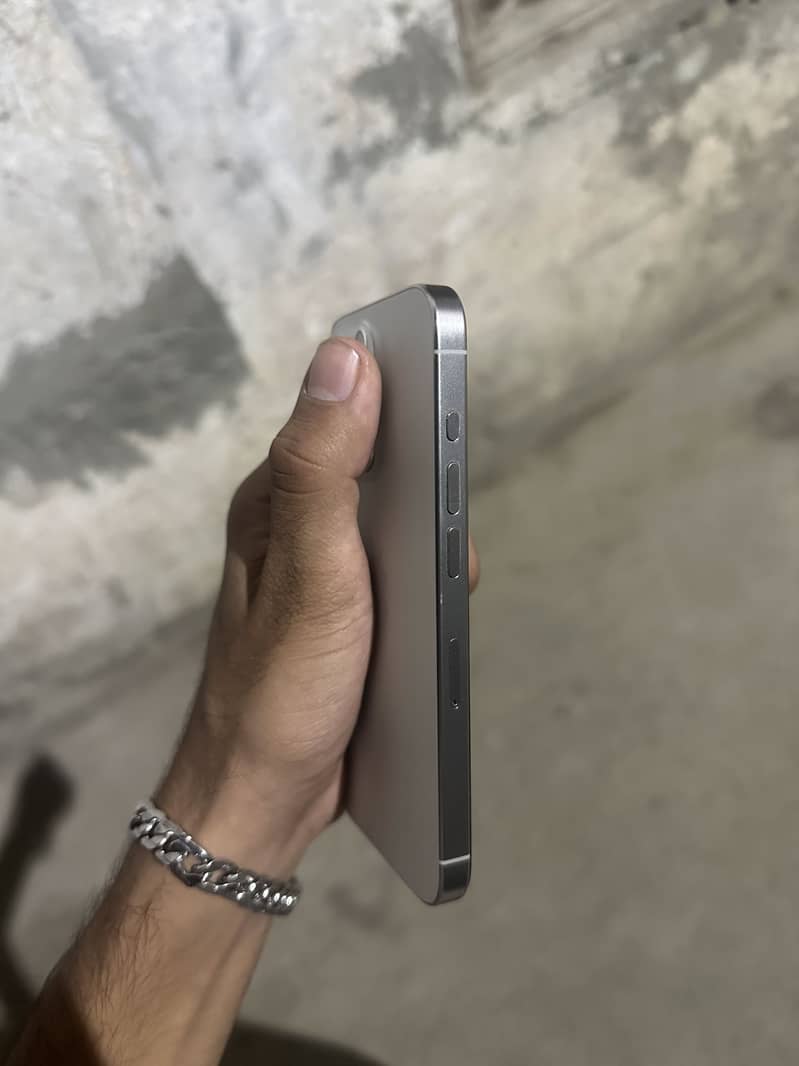 iPhone 15 Pro White Titanium 4