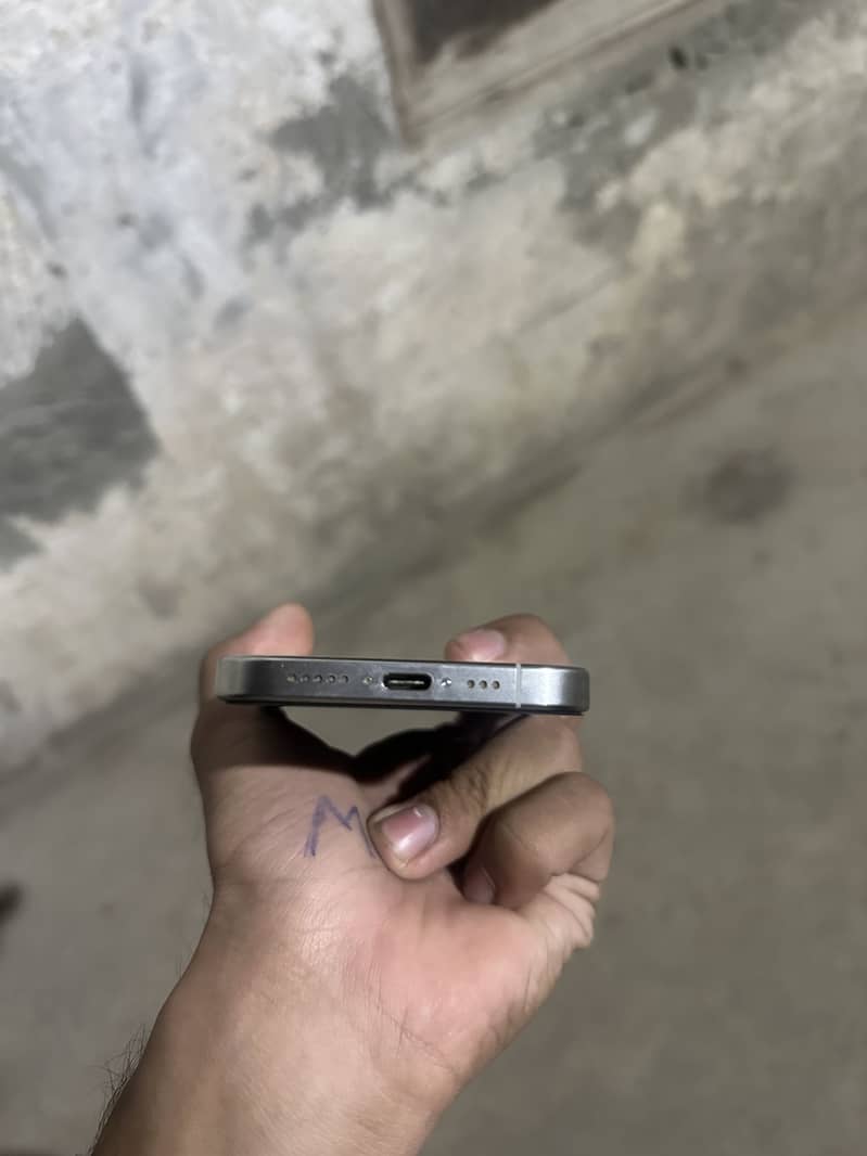 iPhone 15 Pro White Titanium 5