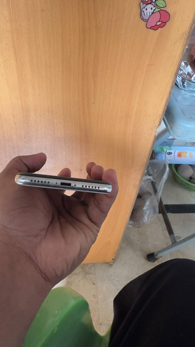 Apple iPhone X 3
