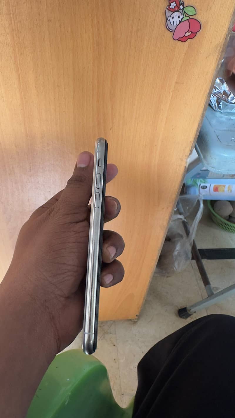 Apple iPhone X 6