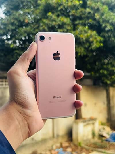 iphone 7 128GB full box urgent for sale