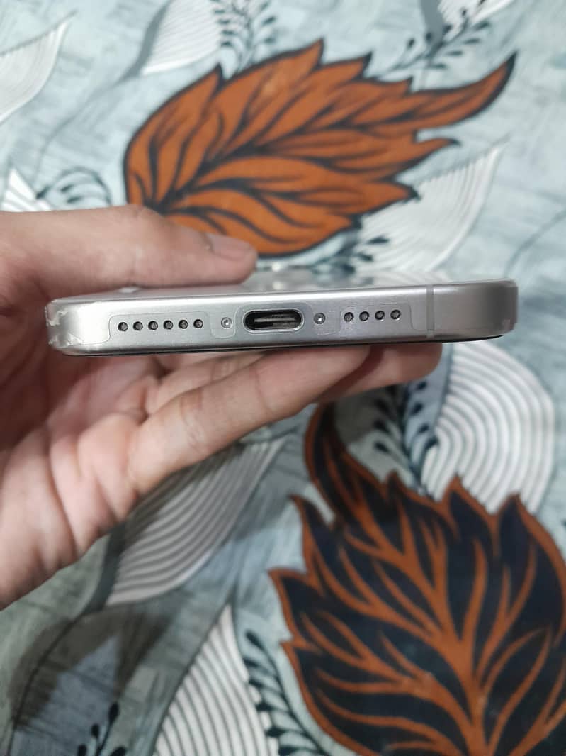 Apple iPhone 15 Pro Max 3