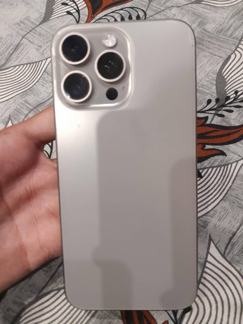 Apple iPhone 15 Pro Max 6