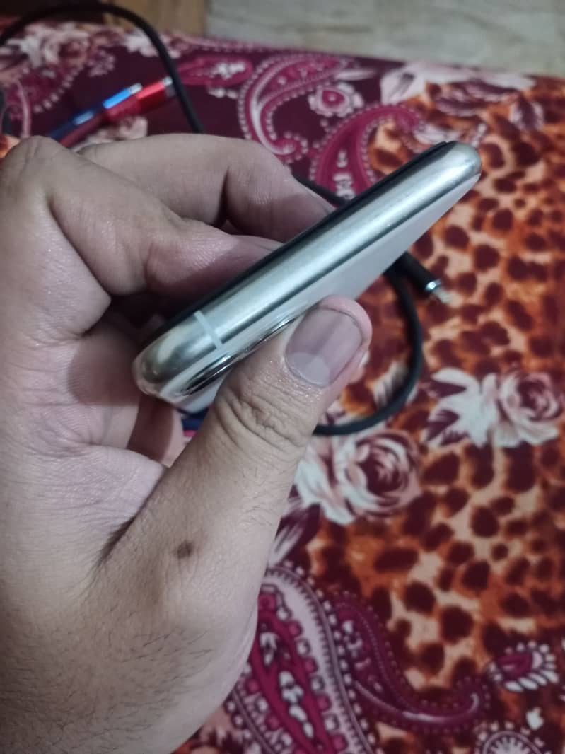 Apple iPhone 11 Pro 0