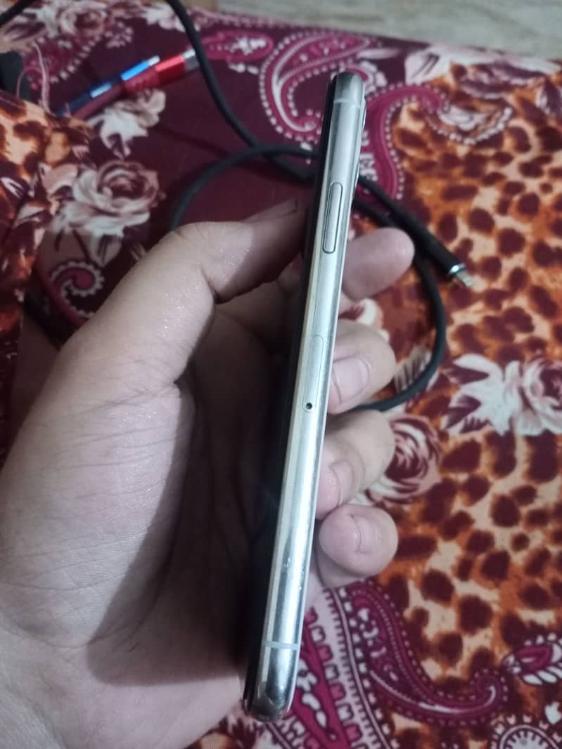 Apple iPhone 11 Pro 2