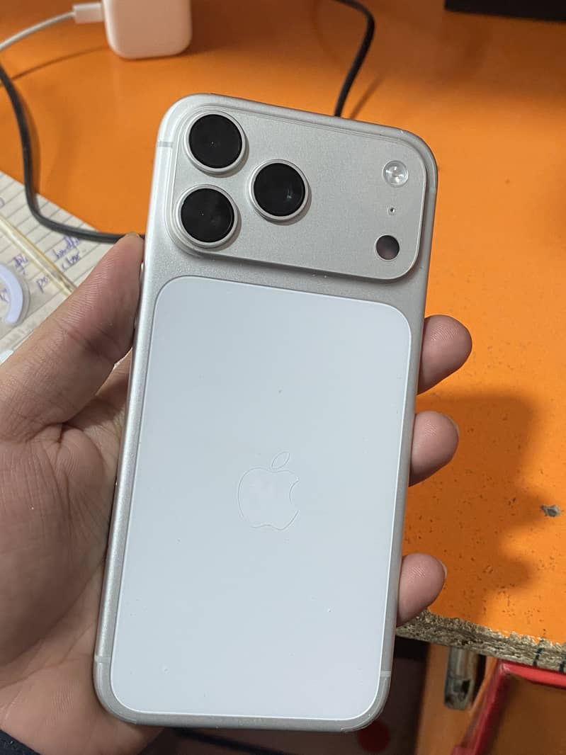 Apple iPhone 17 Pro Max 1