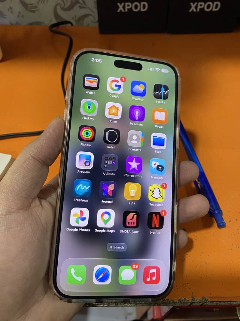 Apple iPhone 17 Pro Max 4