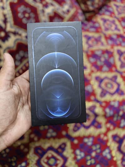 Apple 13 pro max box