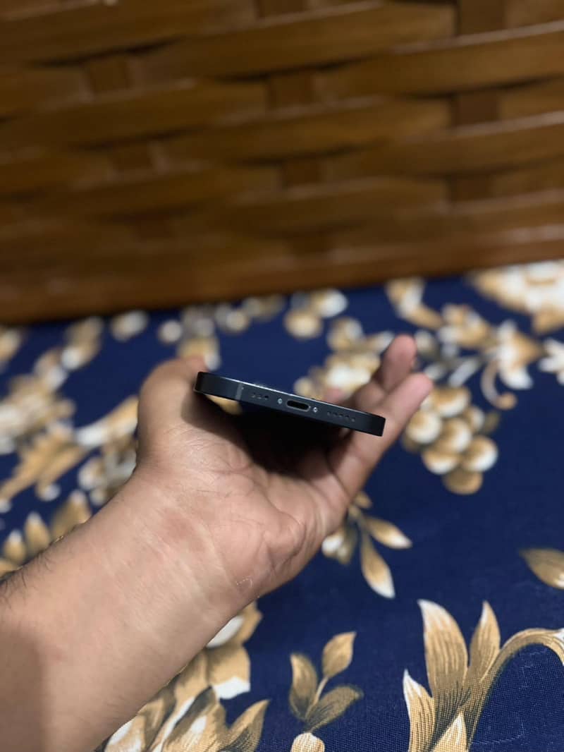 Apple iPhone 12 2