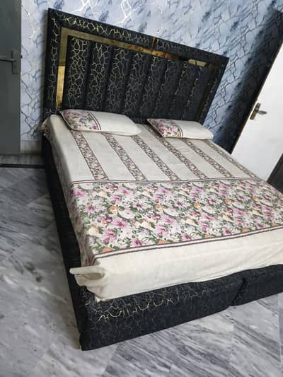 king size bed very good condition 10/9.5 48000