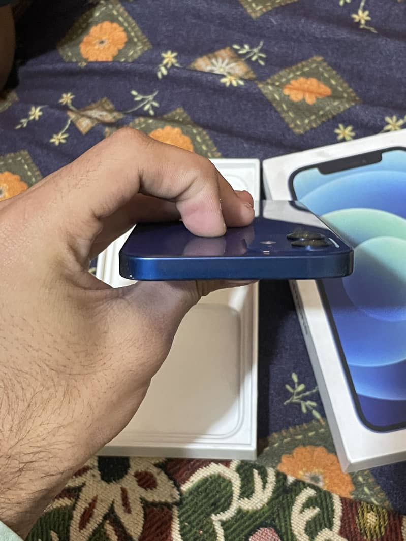 Apple iPhone 12 3