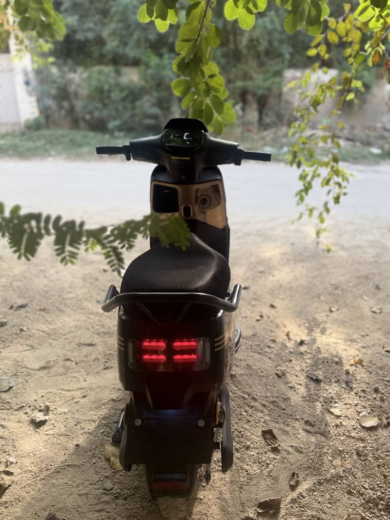 Revoo A11 Electric Scooty |2025 model | 4 months warranty remaining 1