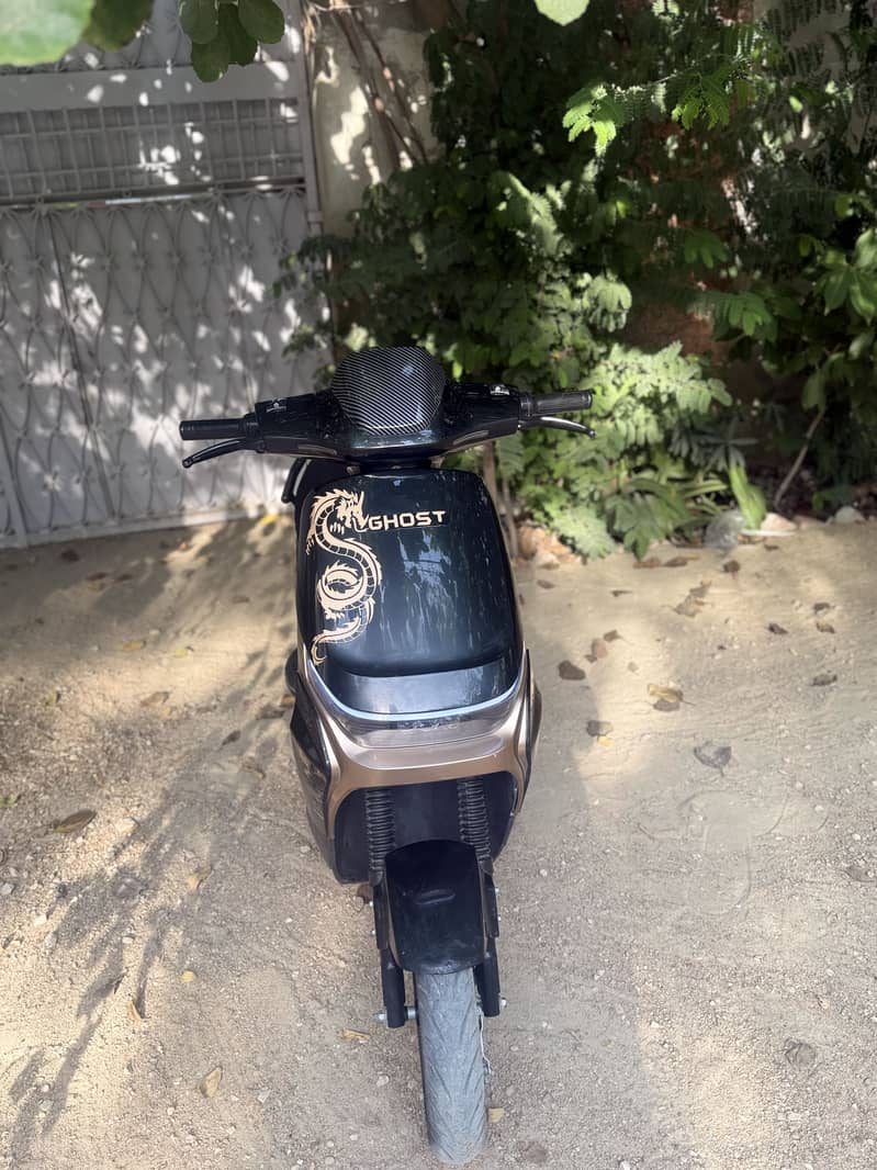 Revoo A11 Electric Scooty |2025 model | 4 months warranty remaining 2