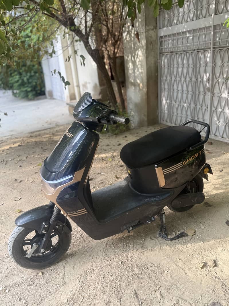 Revoo A11 Electric Scooty |2025 model | 4 months warranty remaining 4