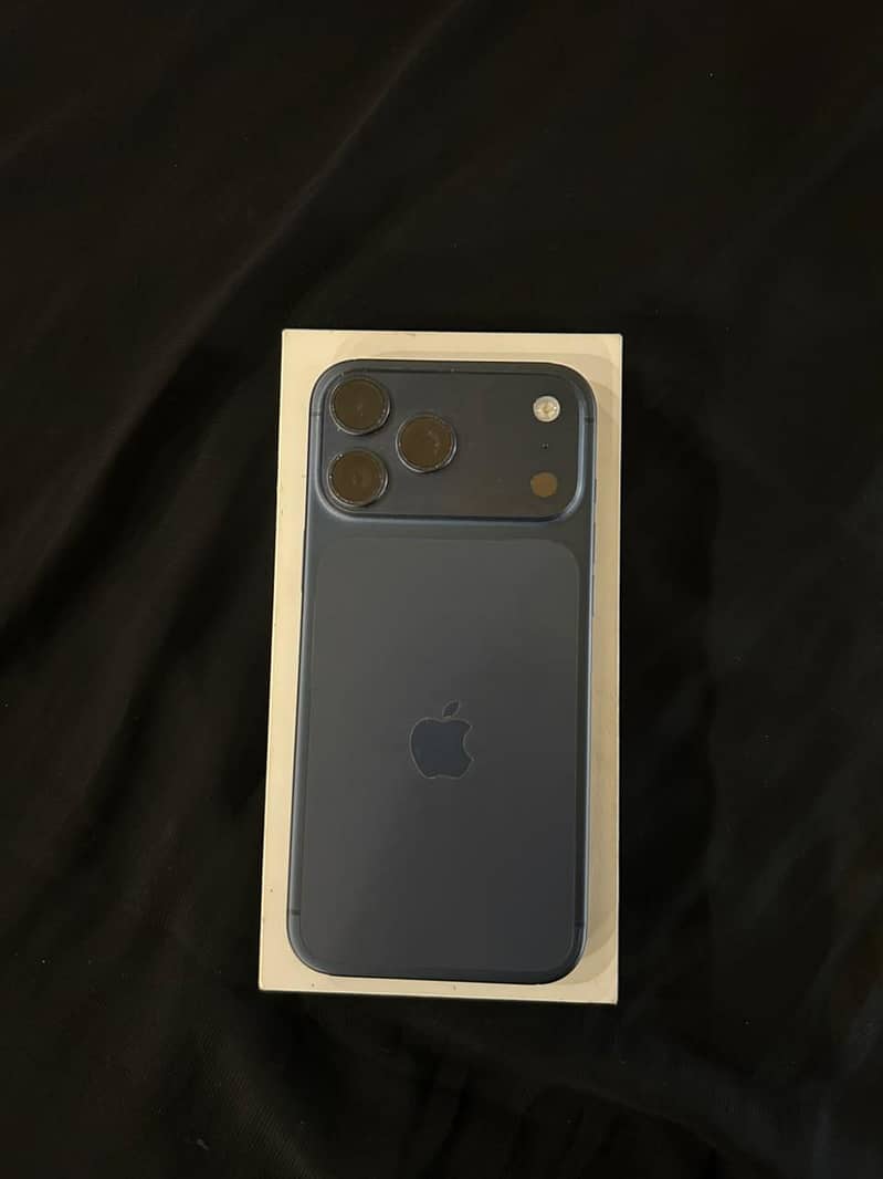 Apple iPhone 17 Pro Max 1