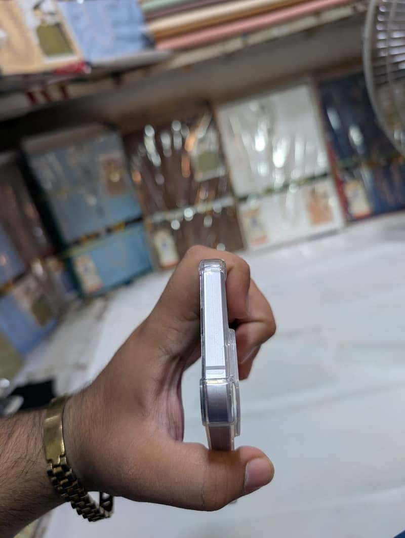 Apple iPhone 14 4