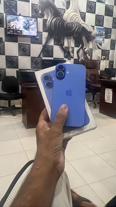 iPhone 16