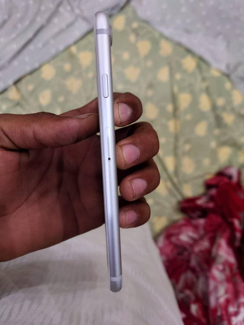Apple iPhone 7 2