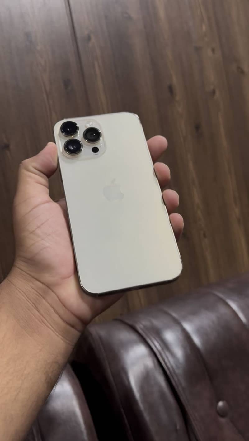 Apple iPhone 14 Pro Max 0