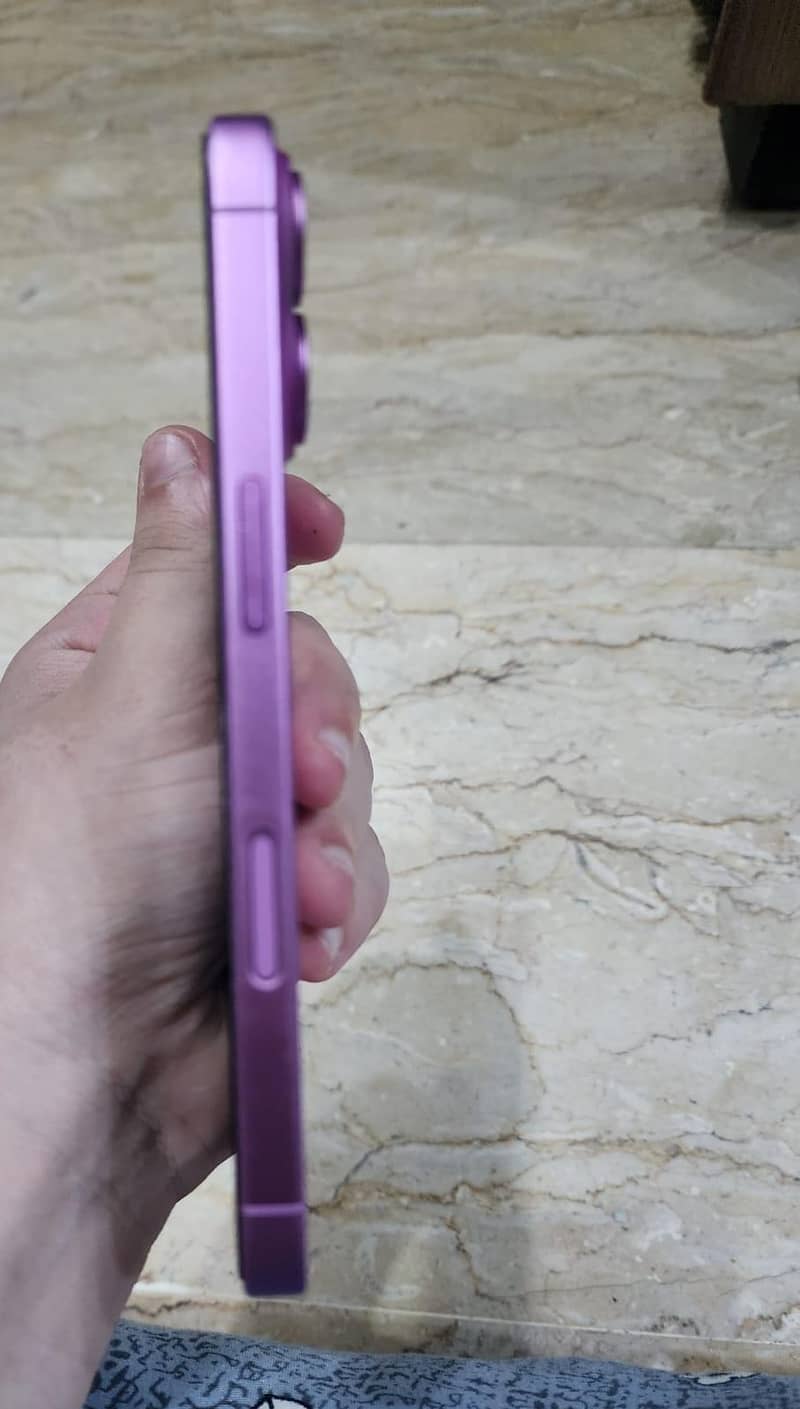 Apple iPhone 16 4