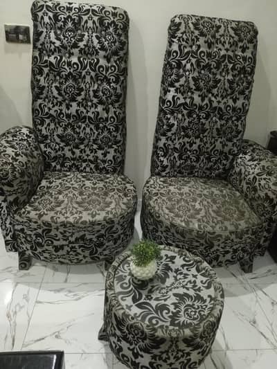 2 sofa with 1 table