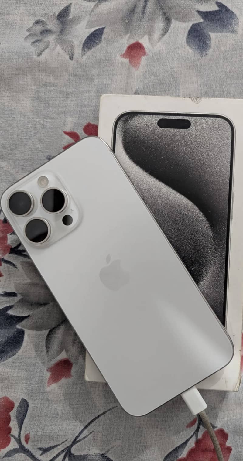 Apple iPhone 16 Pro Max 0